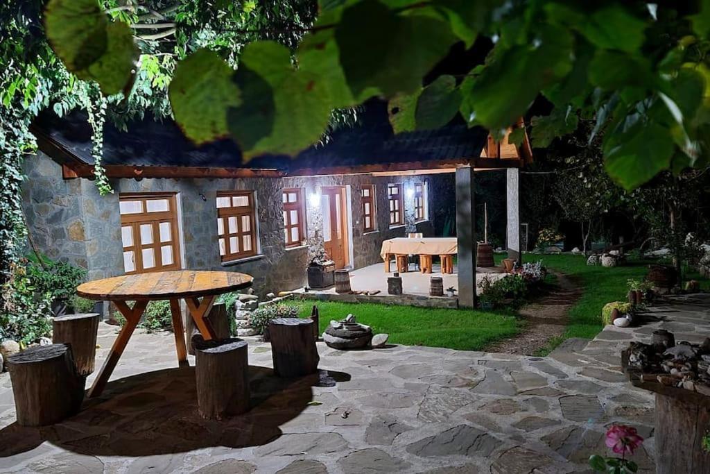 Bujtina Peshtan Guesthouse&Camping Tepelene Zewnętrze zdjęcie
